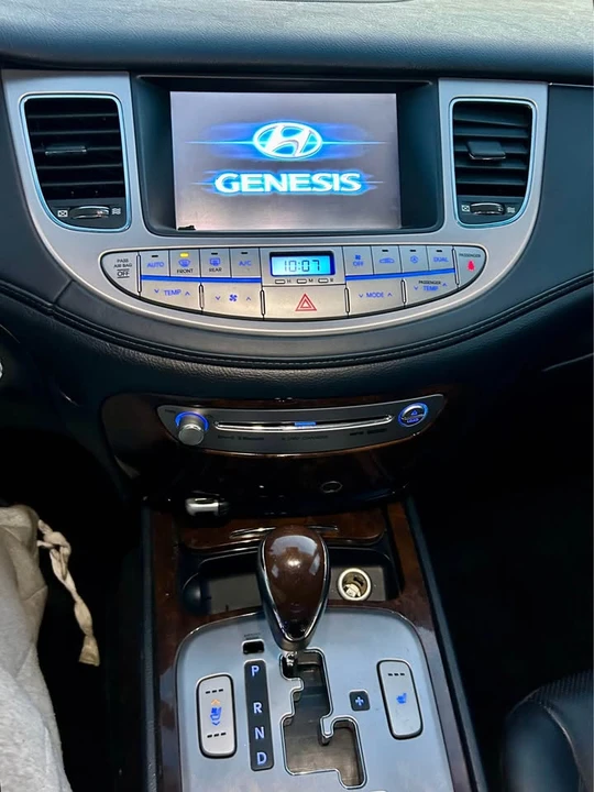 2009 Hyundai Genesis - Image 8 of 15