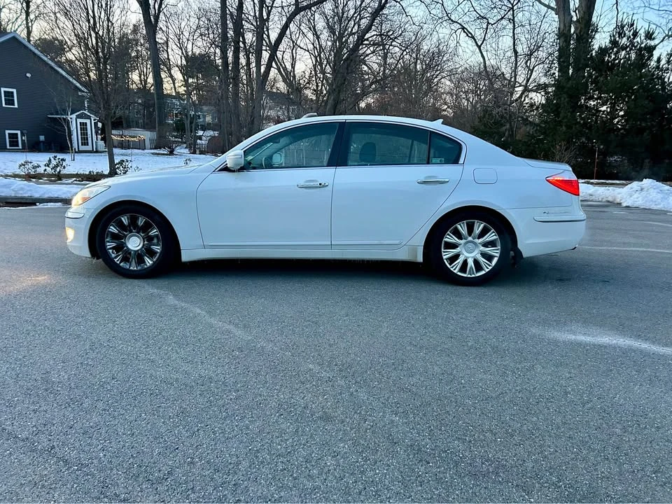 2009 Hyundai Genesis - Image 5 of 15