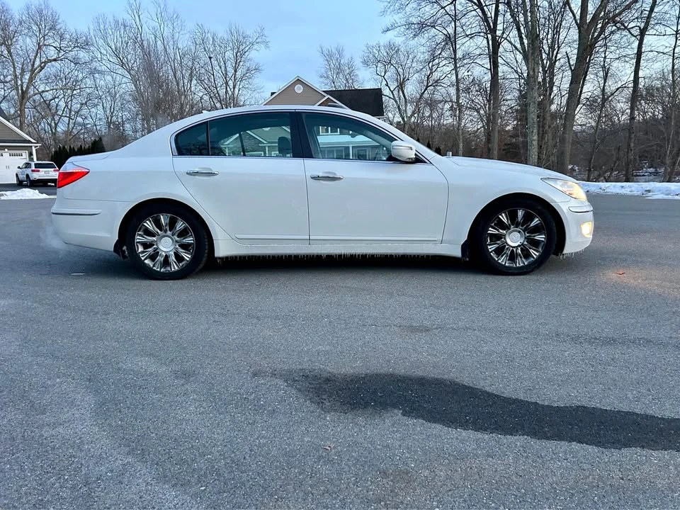 2009 Hyundai Genesis - Image 4 of 15