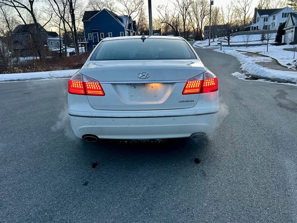 2009 Hyundai Genesis - Image 14 of 15