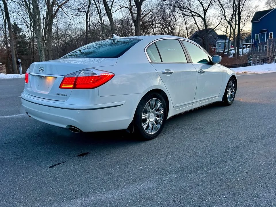 2009 Hyundai Genesis - Image 15 of 15