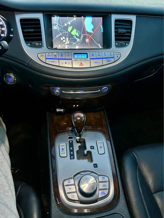 2009 Hyundai Genesis - Image 7 of 15