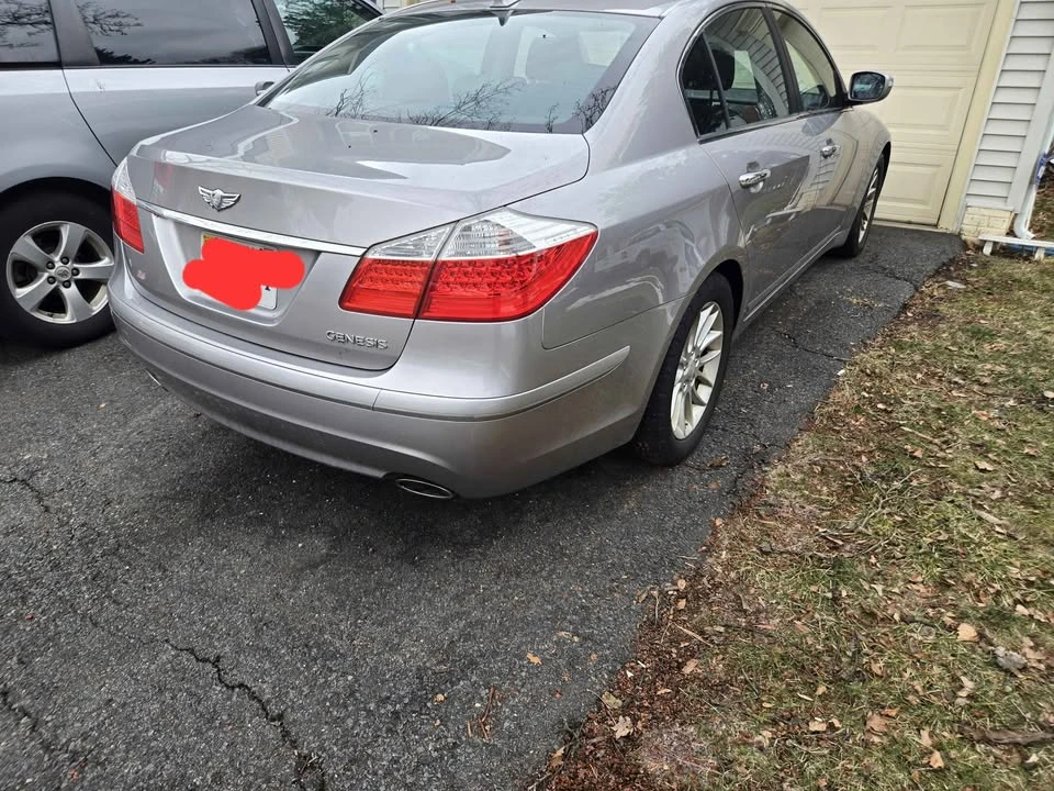 2009 Hyundai Genesis - Image 2 of 5