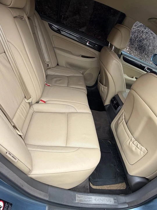2009 Hyundai Genesis - Image 11 of 20
