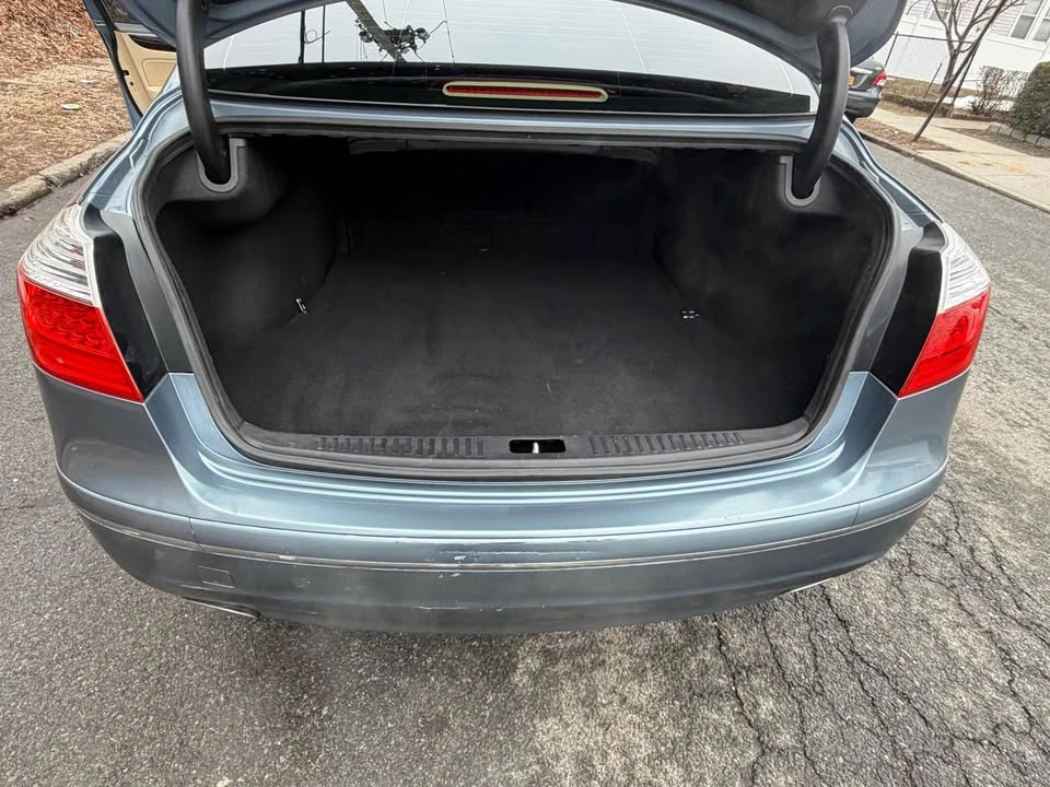 2009 Hyundai Genesis - Image 17 of 20