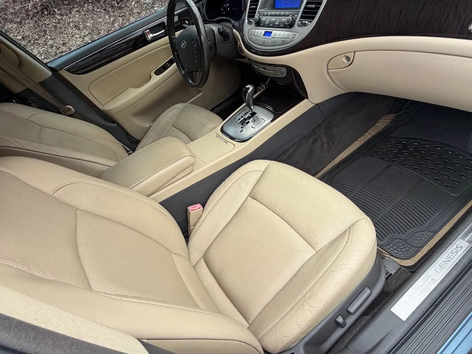 2009 Hyundai Genesis - Image 8 of 20