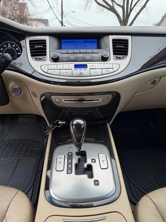 2009 Hyundai Genesis - Image 9 of 20