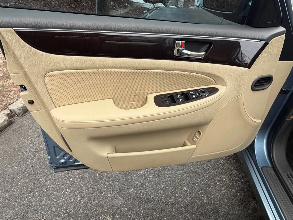 2009 Hyundai Genesis - Image 14 of 20