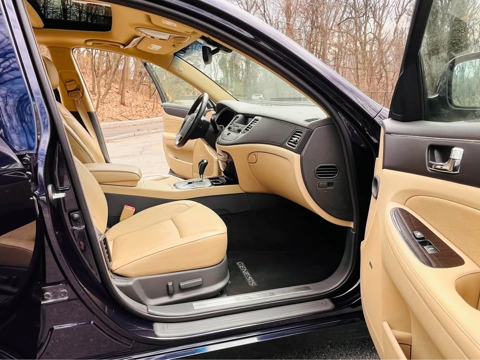 2009 Hyundai Genesis - Image 13 of 18