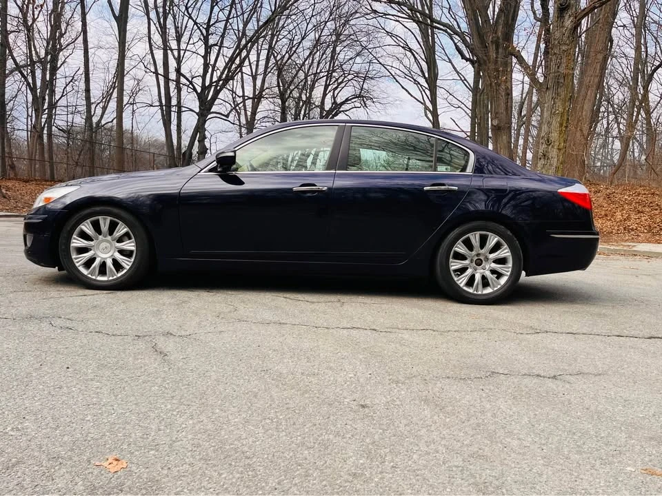 2009 Hyundai Genesis - Image 8 of 18