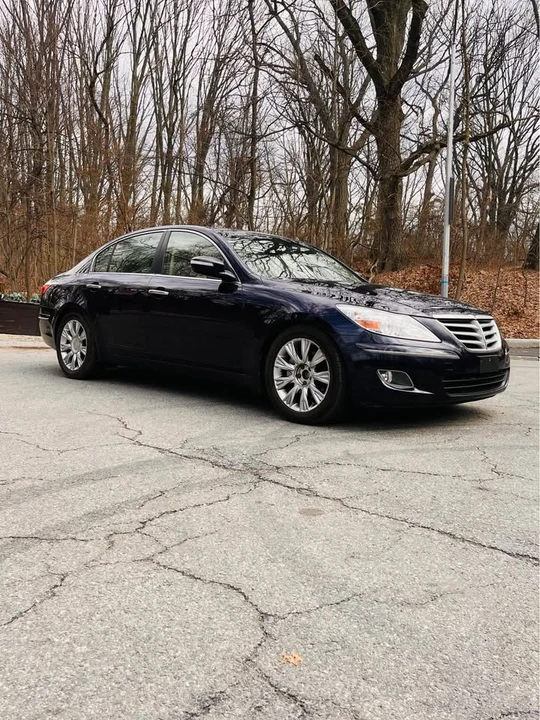 2009 Hyundai Genesis - Image 2 of 18