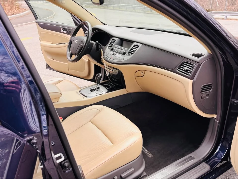 2009 Hyundai Genesis - Image 14 of 18