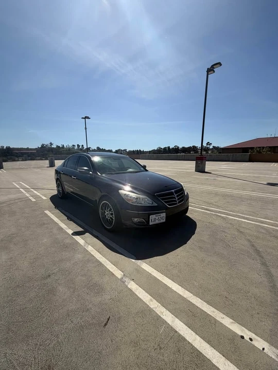 2009 Hyundai Genesis - Image 2 of 8