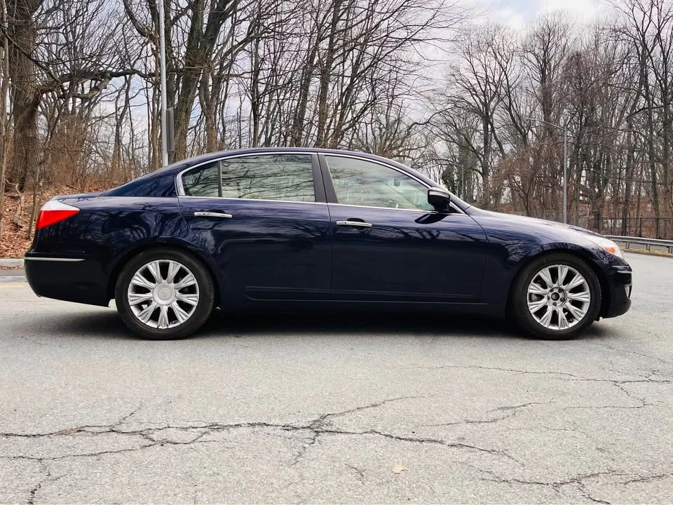2009 Hyundai Genesis - Image 7 of 18