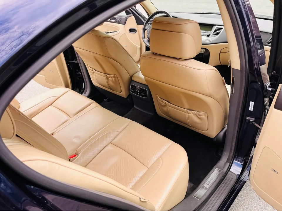 2009 Hyundai Genesis - Image 17 of 18