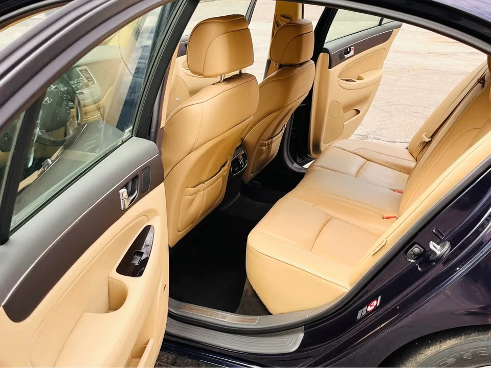 2009 Hyundai Genesis - Image 10 of 18