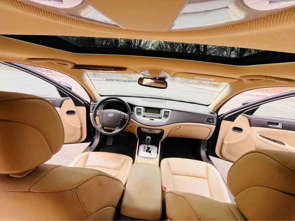 2009 Hyundai Genesis - Image 15 of 18