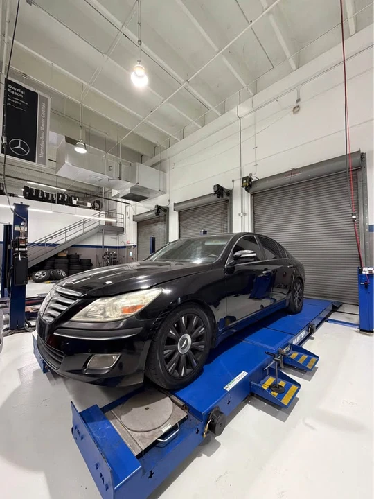 2009 Hyundai Genesis - Image 3 of 3