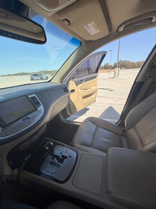 2009 Hyundai Genesis - Image 6 of 8