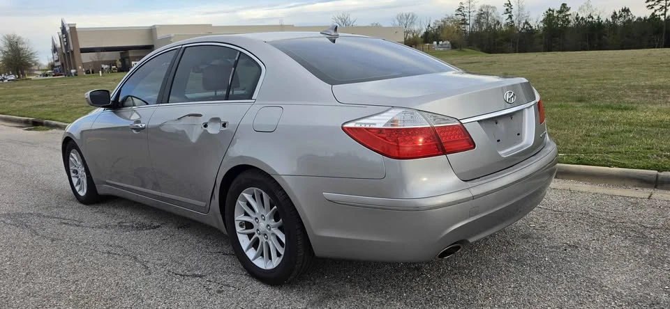 2009 Hyundai Genesis - Image 2 of 11
