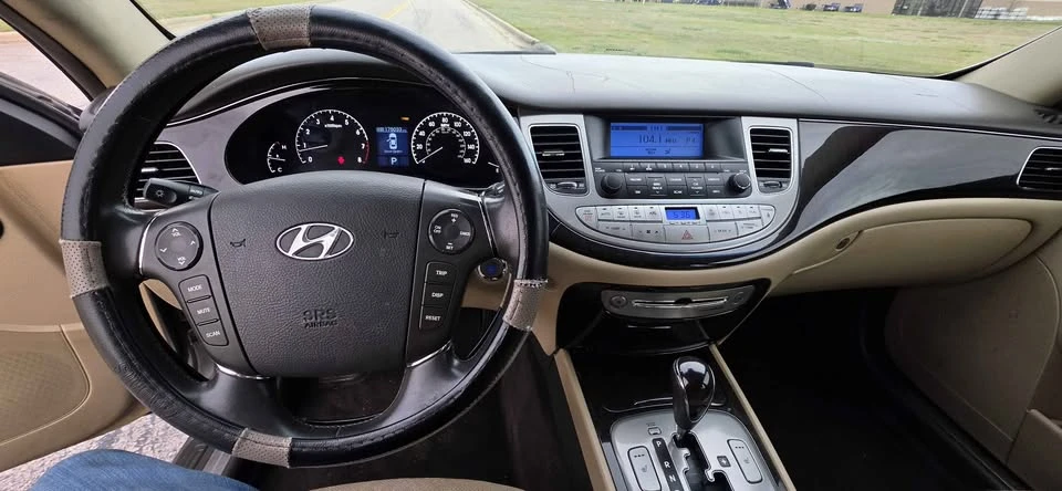 2009 Hyundai Genesis - Image 9 of 11