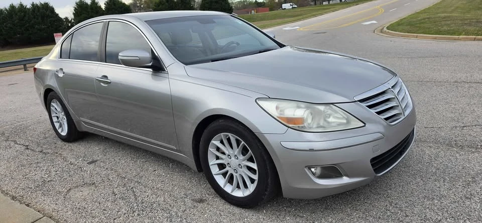 2009 Hyundai Genesis - Image 4 of 11