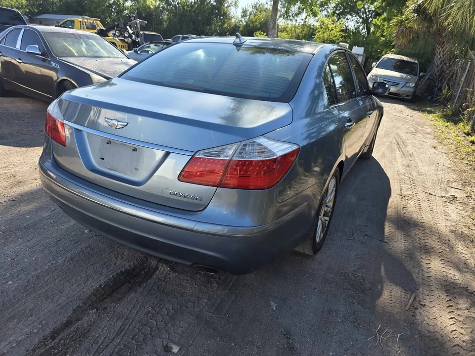 2009 Hyundai Genesis - Image 7 of 8