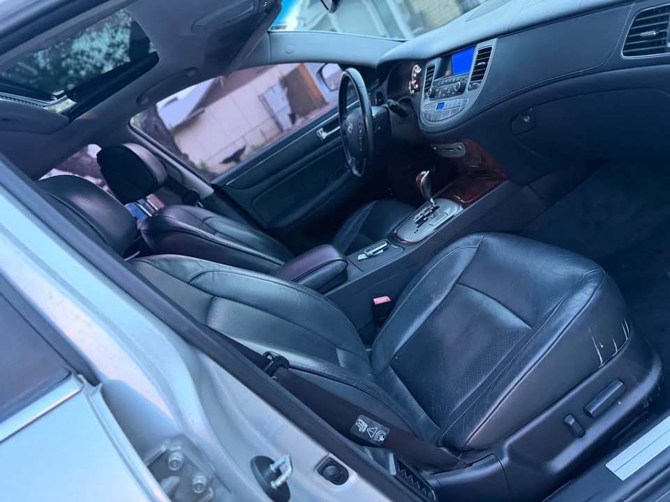 2009 Hyundai Genesis - Image 13 of 14