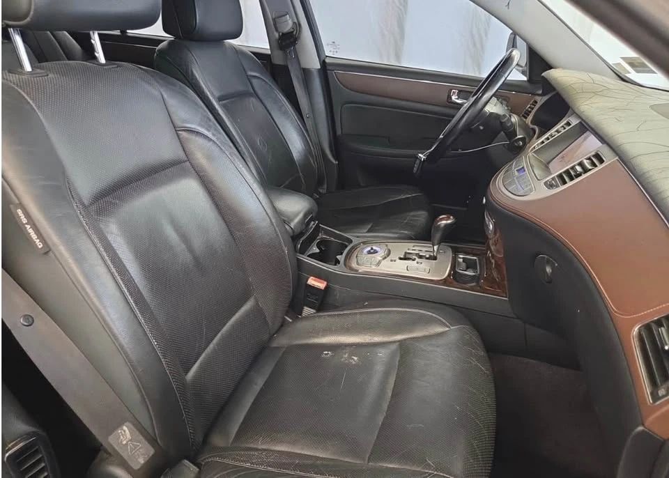 2009 Hyundai Genesis - Image 4 of 8