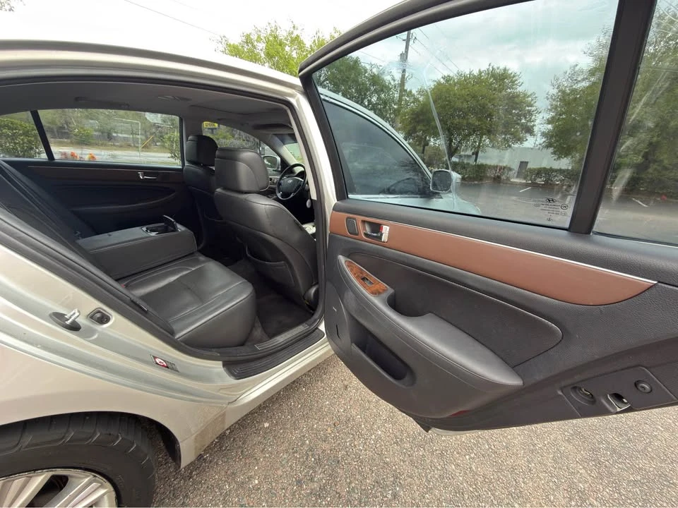 2009 Hyundai Genesis - Image 7 of 11