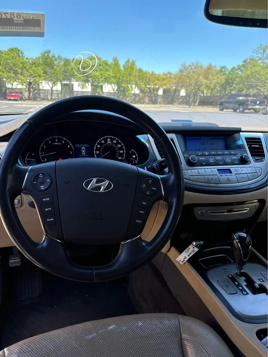 2009 Hyundai Genesis - Image 6 of 8