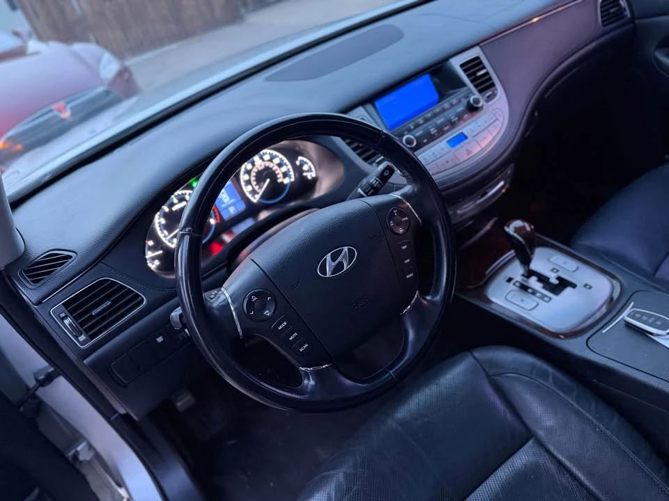 2009 Hyundai Genesis - Image 9 of 14