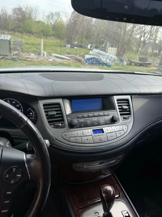 2009 Hyundai Genesis - Image 6 of 9