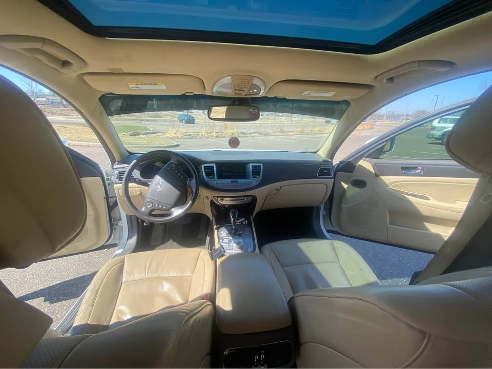 2009 Hyundai Genesis - Image 14 of 17