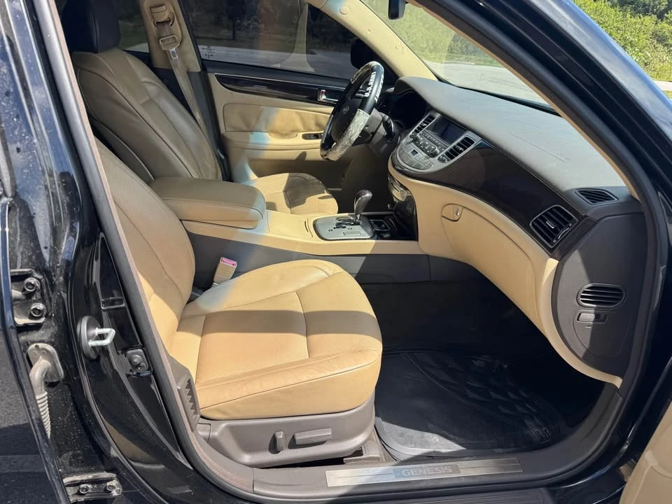 2009 Hyundai Genesis - Image 7 of 12