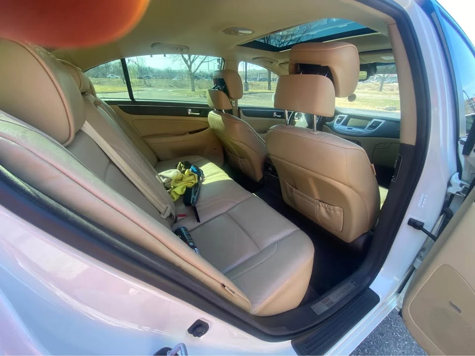 2009 Hyundai Genesis - Image 15 of 17