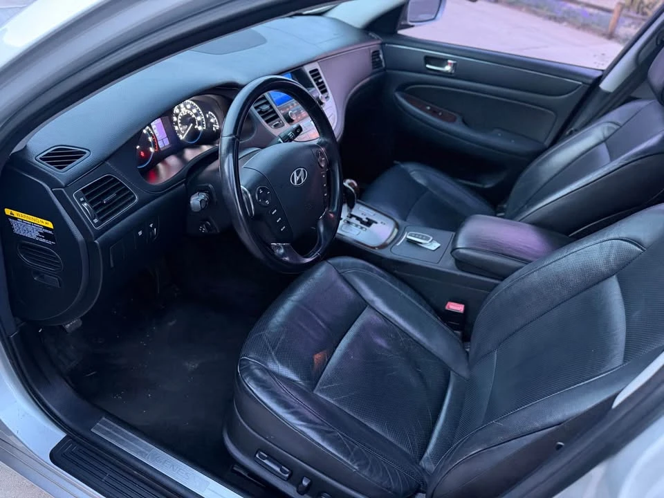 2009 Hyundai Genesis - Image 10 of 14