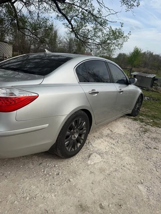 2009 Hyundai Genesis - Image 2 of 9