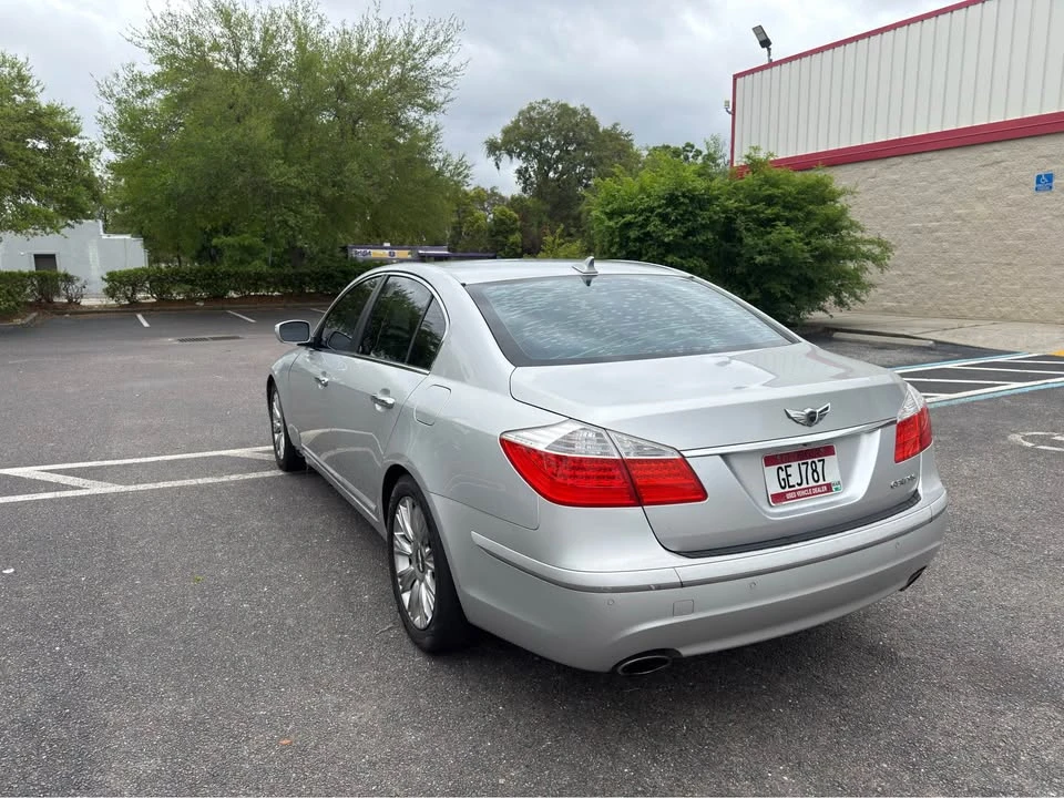 2009 Hyundai Genesis - Image 10 of 11