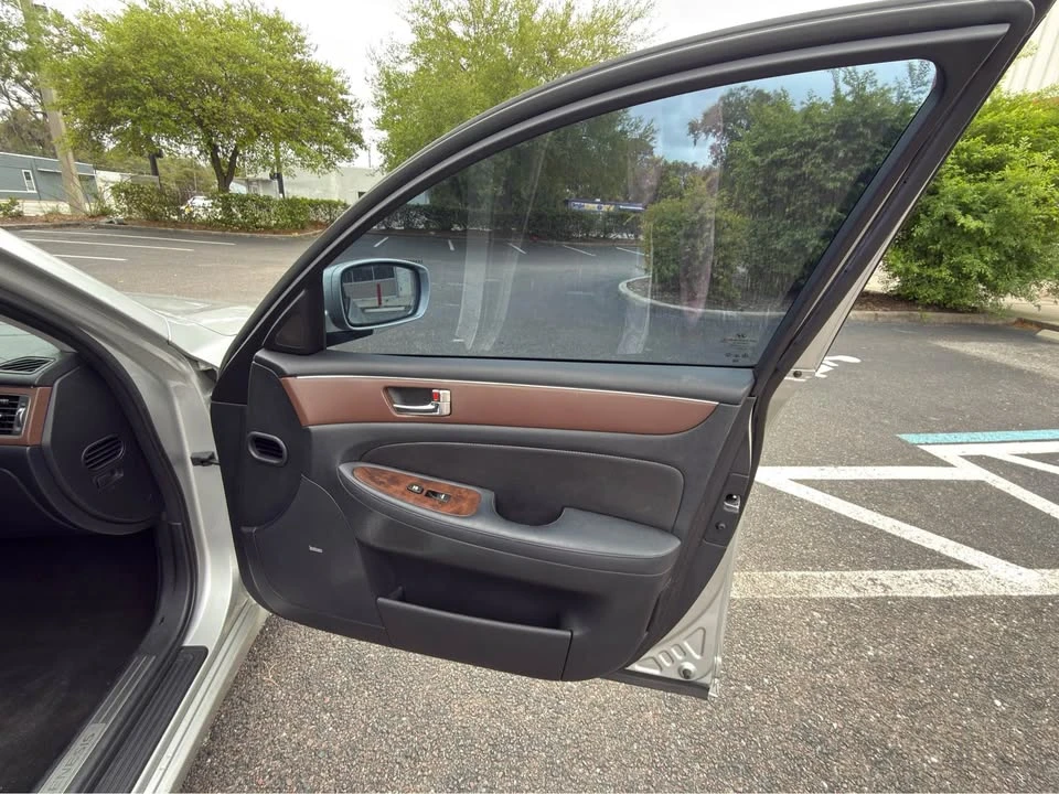 2009 Hyundai Genesis - Image 4 of 11