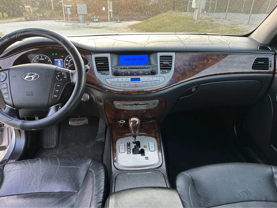 2009 Hyundai Genesis - Image 8 of 10