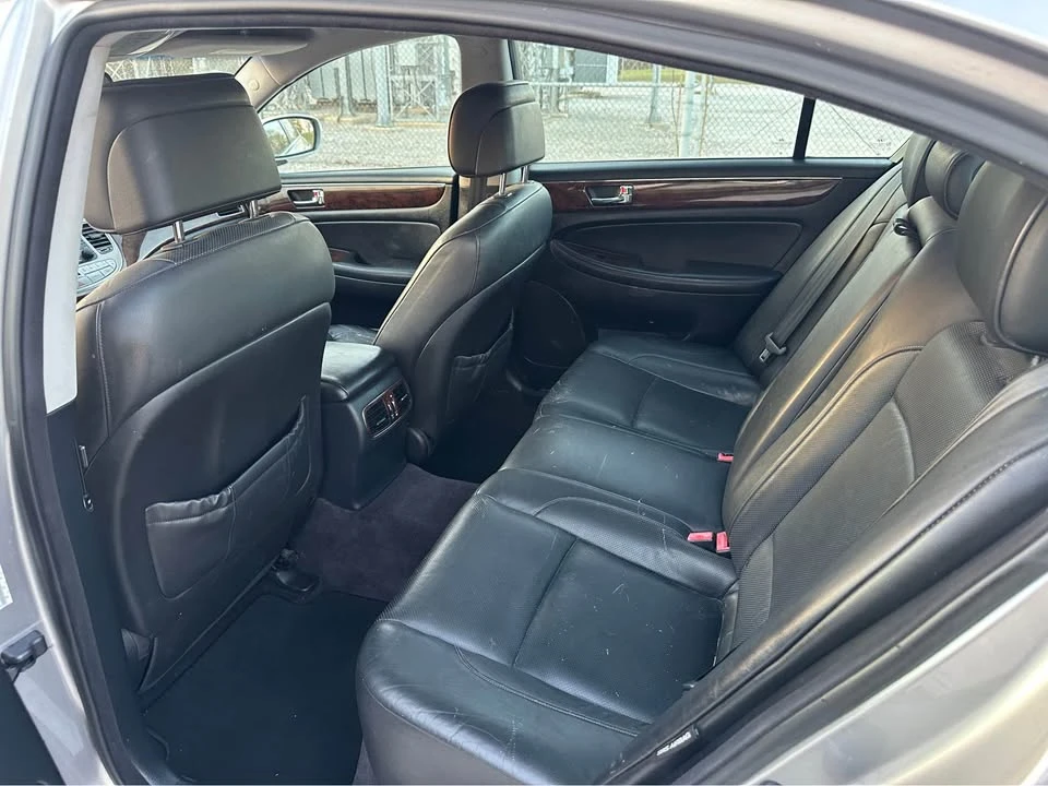 2009 Hyundai Genesis - Image 7 of 10