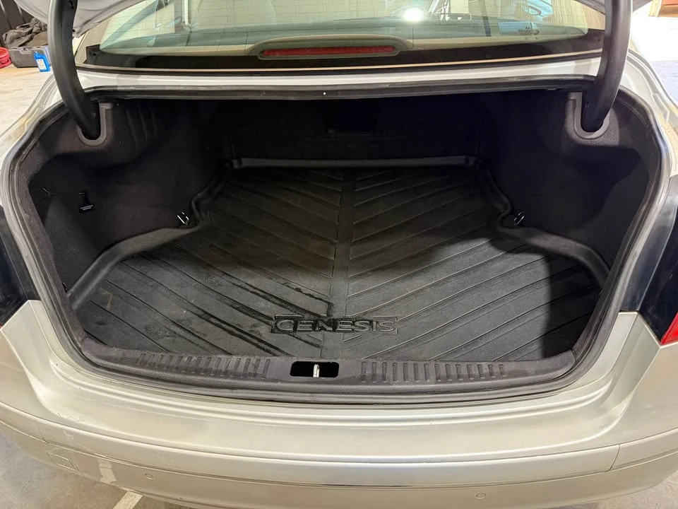 2009 Hyundai Genesis - Image 8 of 9