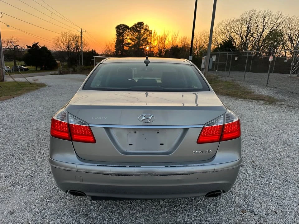 2009 Hyundai Genesis - Image 4 of 10