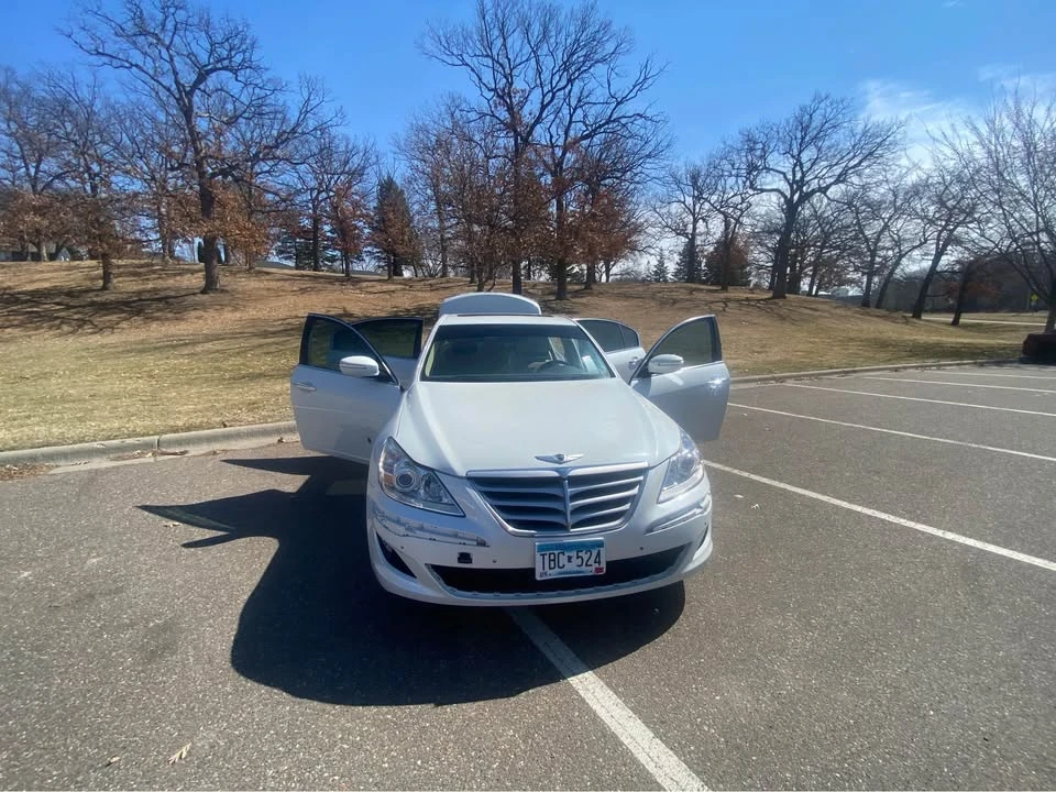 2009 Hyundai Genesis - Image 6 of 17