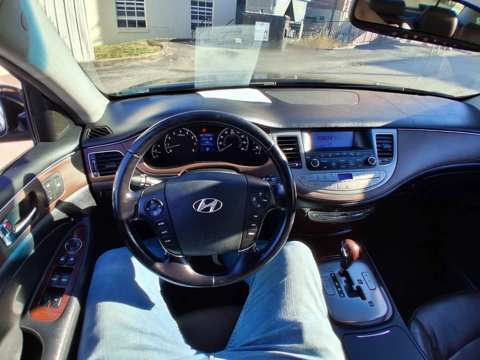 2009 Hyundai Genesis - Image 9 of 11