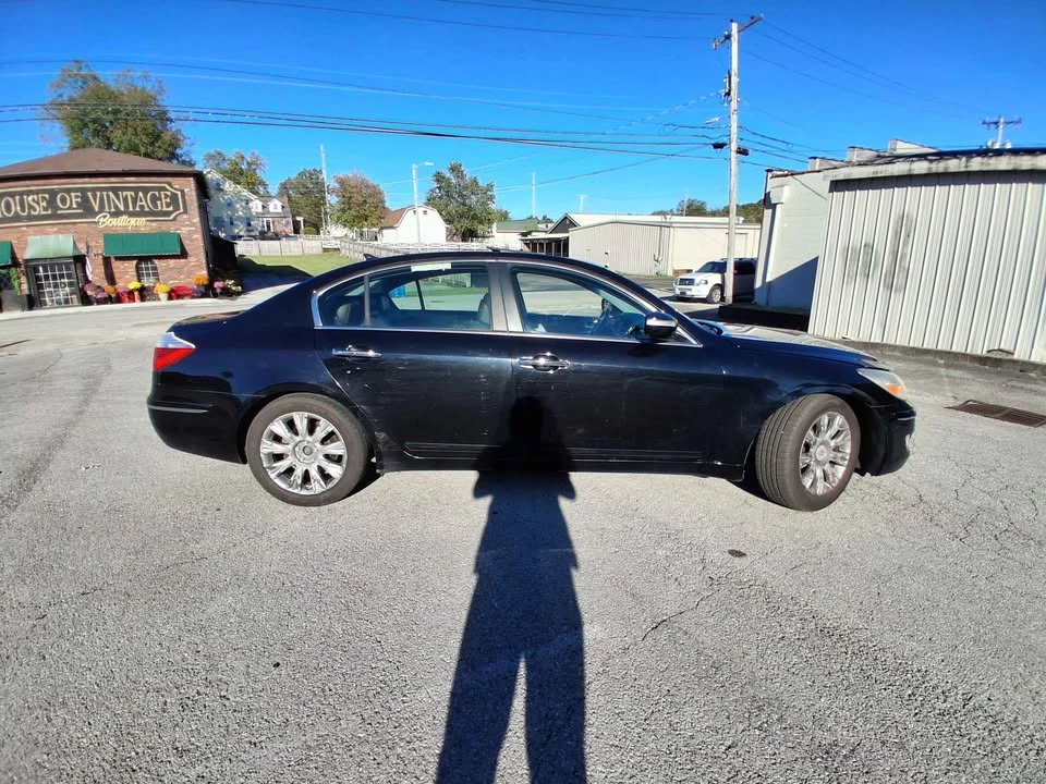 2009 Hyundai Genesis - Image 2 of 11