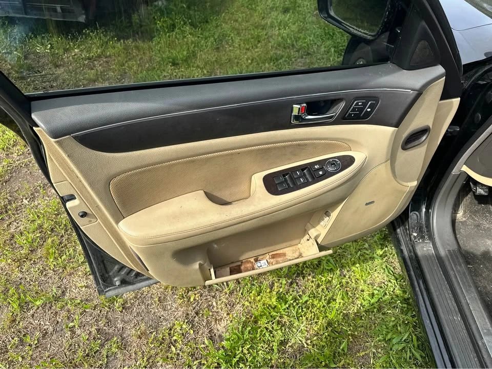 2009 Hyundai Genesis - Image 10 of 20