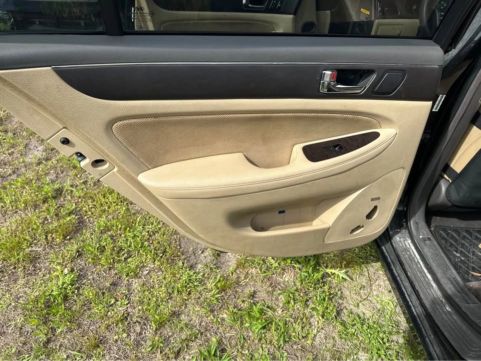 2009 Hyundai Genesis - Image 18 of 20