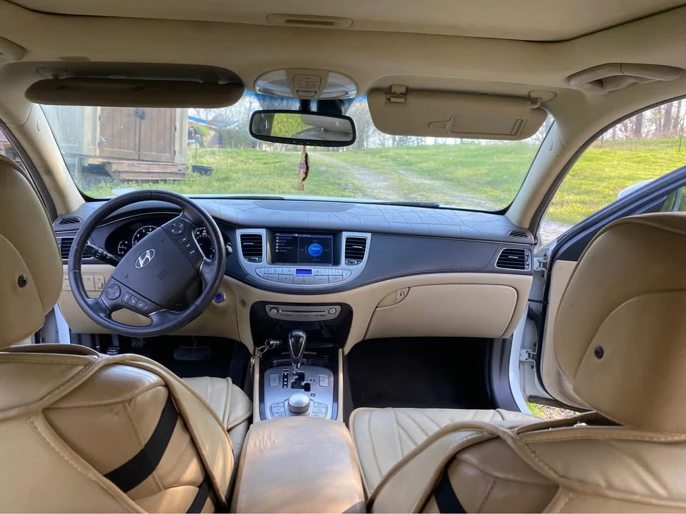 2009 Hyundai Genesis - Image 6 of 10